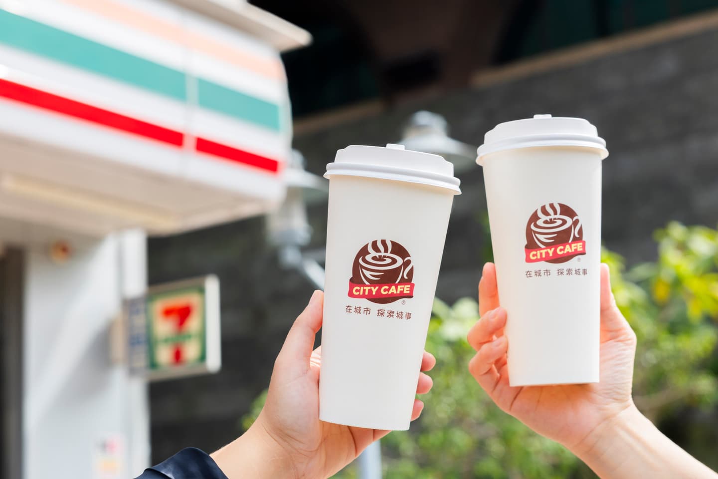 7-11茶飲買10送10、全家咖啡買6送6!超商週末優惠到,奶昔買一送一 7-11茶飲買10送10、全家咖啡買6送6!超商週末優惠到,奶昔買一送一