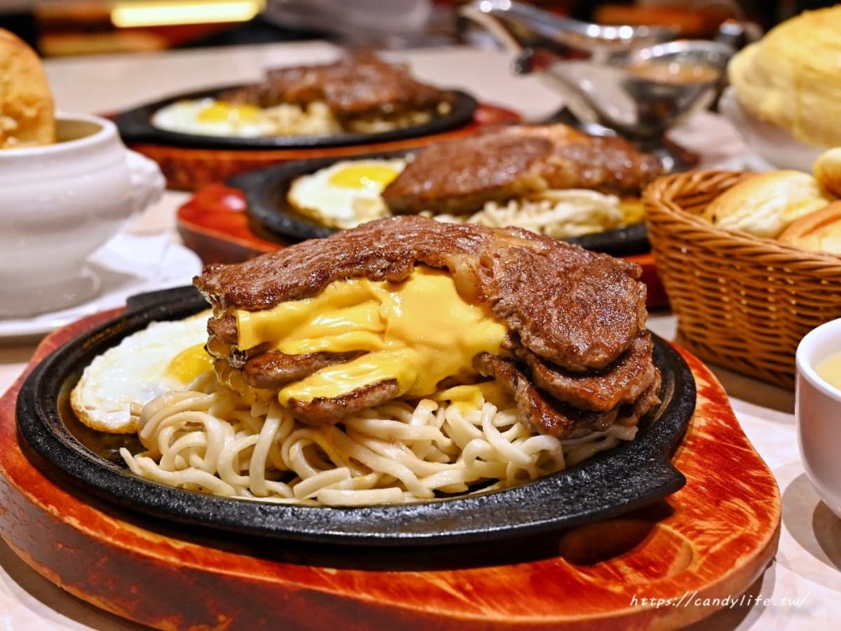 190元嗑排餐+自助吧!高CP值「大分量牛排」免服務費,飲品、霜淇淋無限續 190元嗑排餐+自助吧!高CP值「大分量牛排」免服務費,飲品、霜淇淋無限續