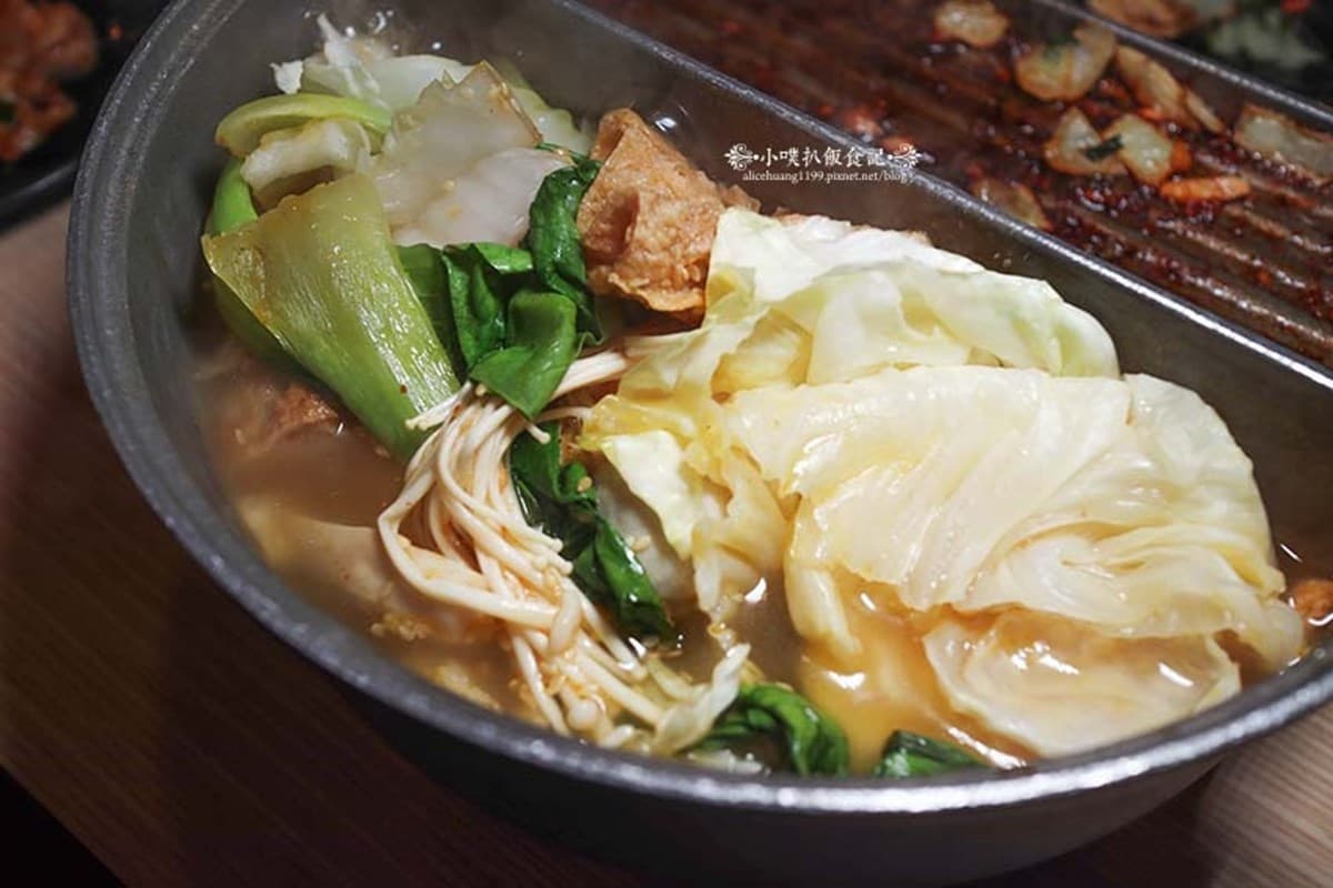 桃園最強火鍋吃到飽!180元起「火烤兩吃」CP值高,珍奶、滷肉飯、炸物無限夾 桃園最強火鍋吃到飽!180元起「火烤兩吃」CP值高,珍奶、滷肉飯、炸物無限夾