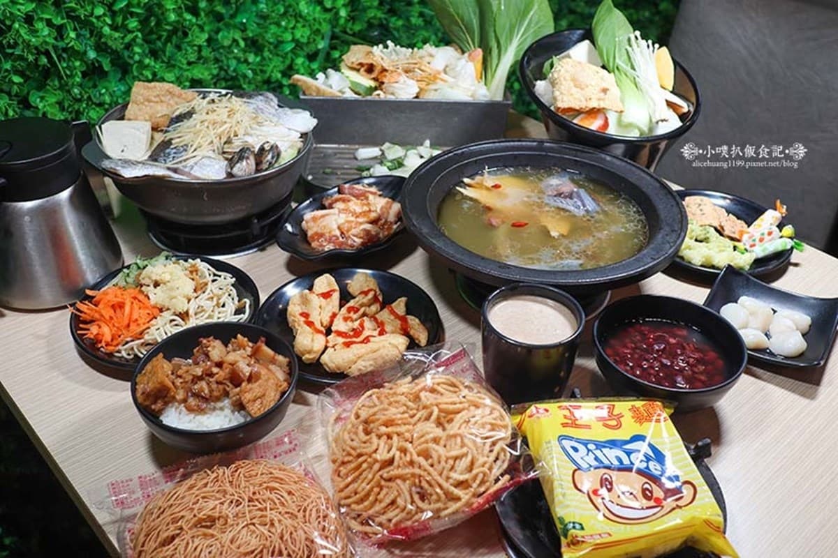 桃園最強火鍋吃到飽!180元起「火烤兩吃」CP值高,珍奶、滷肉飯、炸物無限夾 桃園最強火鍋吃到飽!180元起「火烤兩吃」CP值高,珍奶、滷肉飯、炸物無限夾