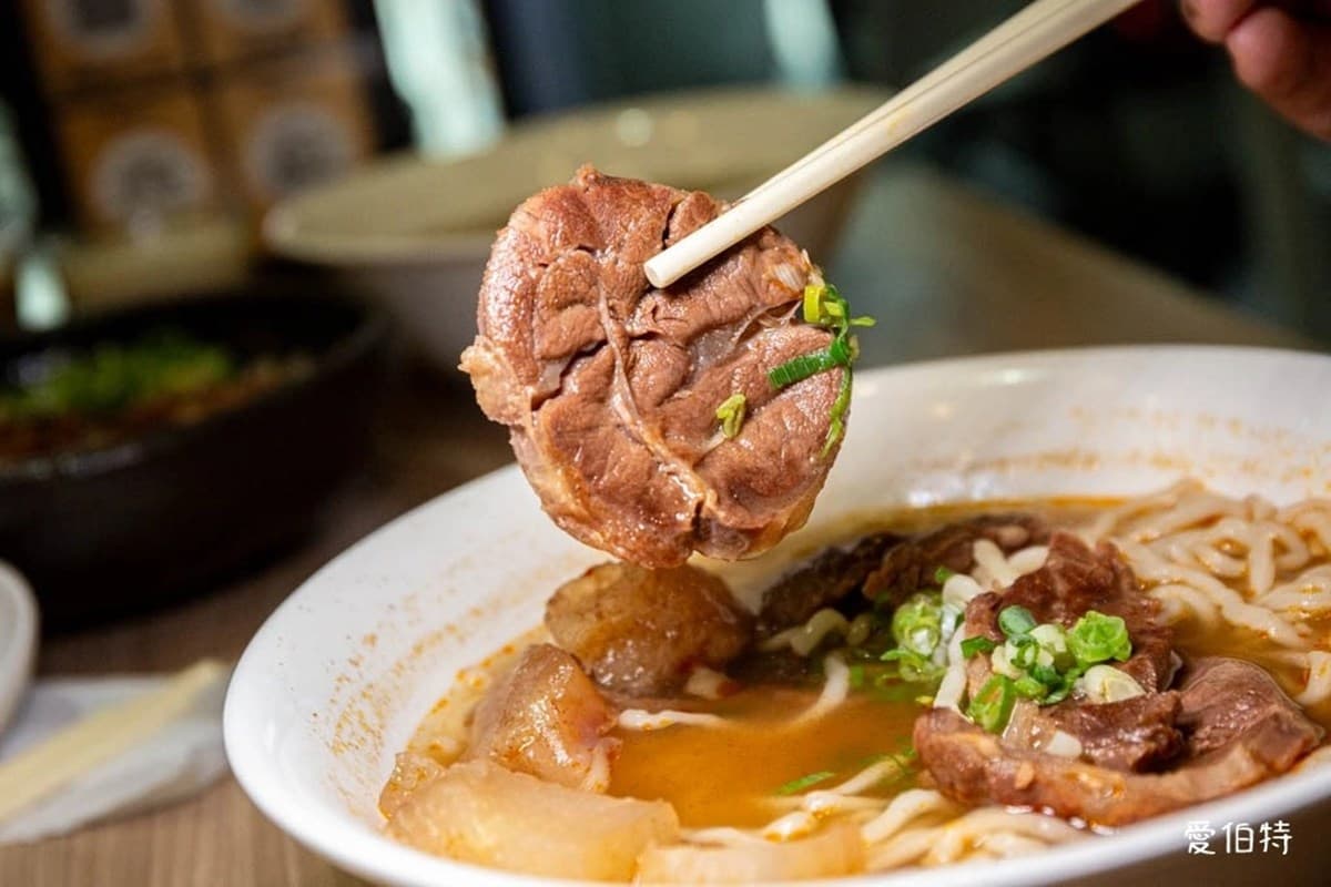 免費續湯、豆漿豆花吃到飽!高CP值「牛肉麵」120元起,必嗑紅燒牛腱心 免費續湯、豆漿豆花吃到飽!高CP值「牛肉麵」120元起,必嗑紅燒牛腱心