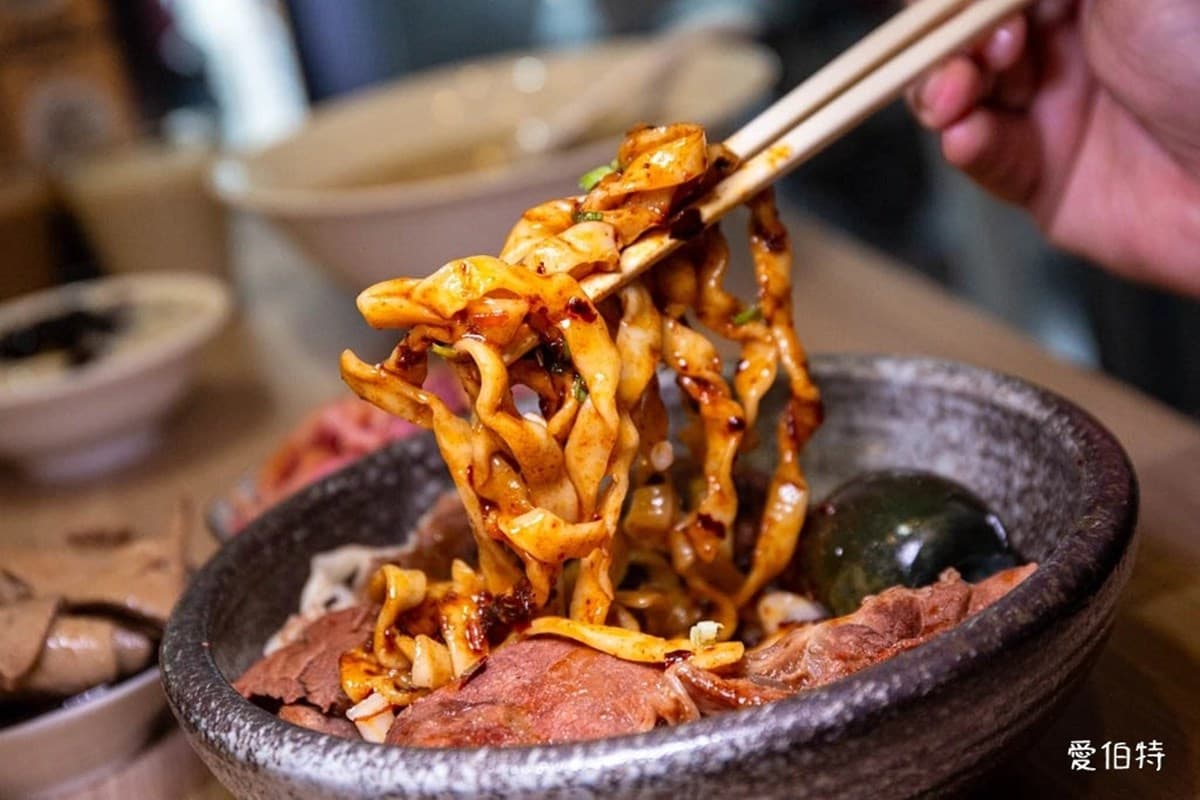 免費續湯、豆漿豆花吃到飽!高CP值「牛肉麵」120元起,必嗑紅燒牛腱心 免費續湯、豆漿豆花吃到飽!高CP值「牛肉麵」120元起,必嗑紅燒牛腱心