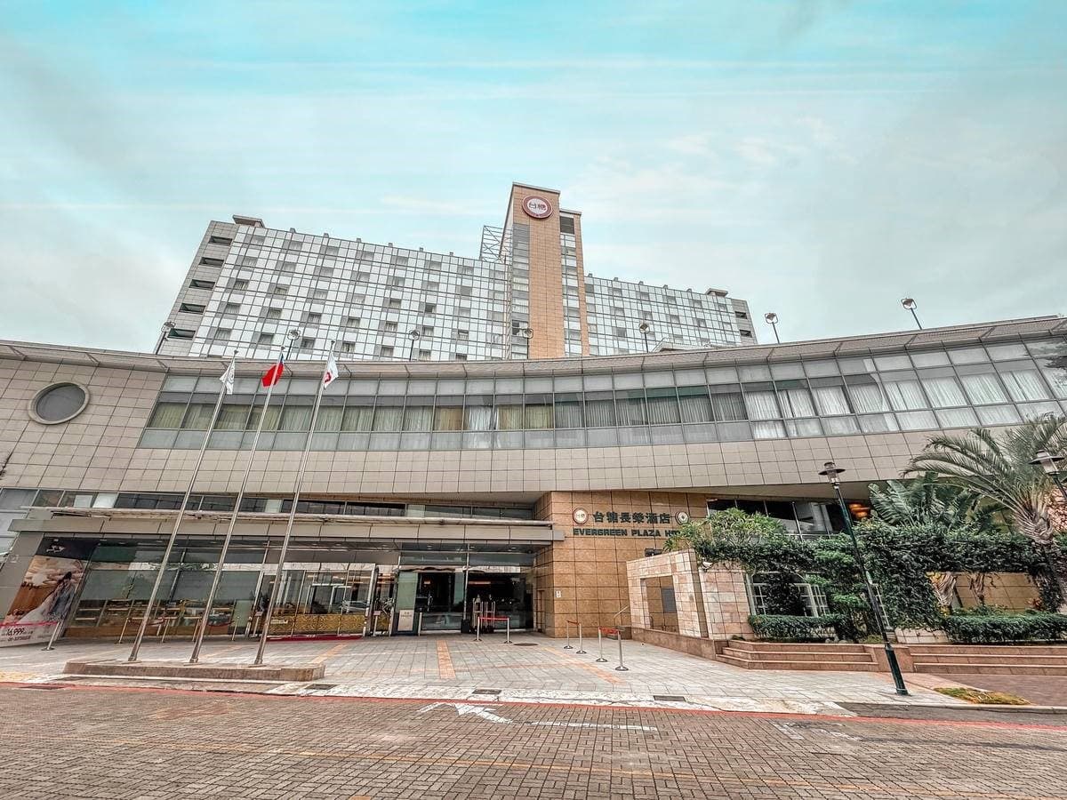 4折爽住「台南五星級飯店」!美拍戶外空中泳池,早餐Buffet牛肉湯吃到飽 4折爽住「台南五星級飯店」!美拍戶外空中泳池,早餐Buffet牛肉湯吃到飽