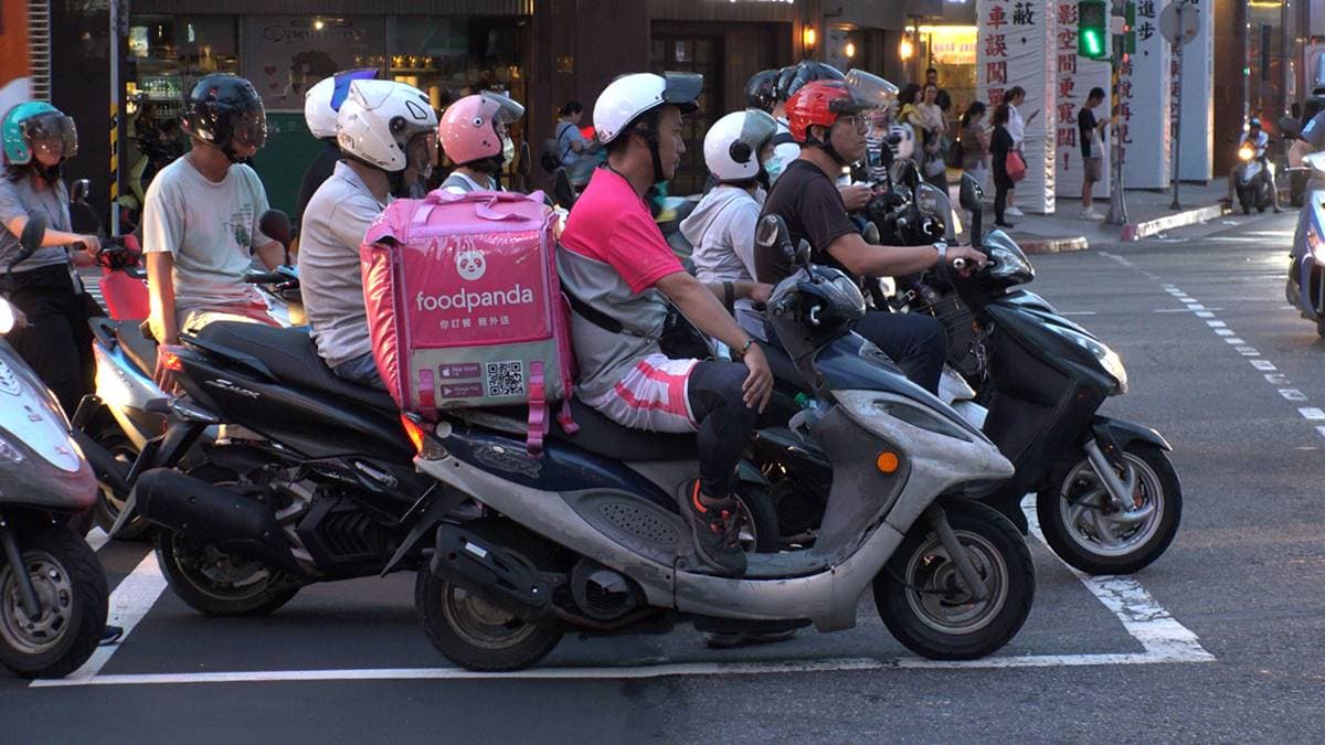 機車沒待轉區可以直接轉?「轉錯開罰1800元」判斷原則曝,加碼腳踏車轉彎規定