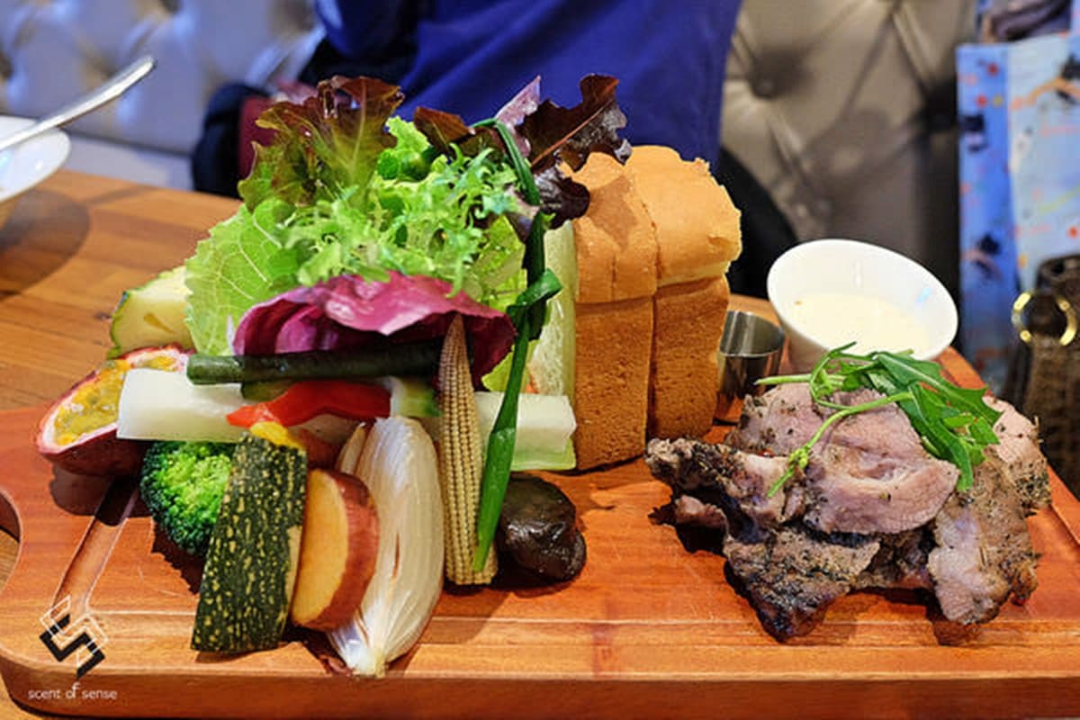 逛完三創吃什麼?不只美食街,在地私藏13間:排隊喇舌麵、肉控丼飯、約會餐酒館 逛完三創吃什麼?不只美食街,在地私藏13間:排隊喇舌麵、肉控丼飯、約會餐酒館