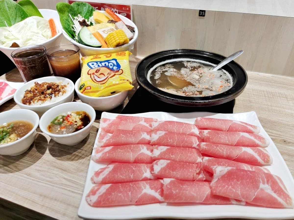 299元不限時吃到飽!「台式火鍋霸主」45款自助吧、甜點暢吃,免費送海鮮 「石二鍋」首推宵夜場!58元起爽吃牛奶鍋,加碼送雪花牛、白飯冰沙吃到飽