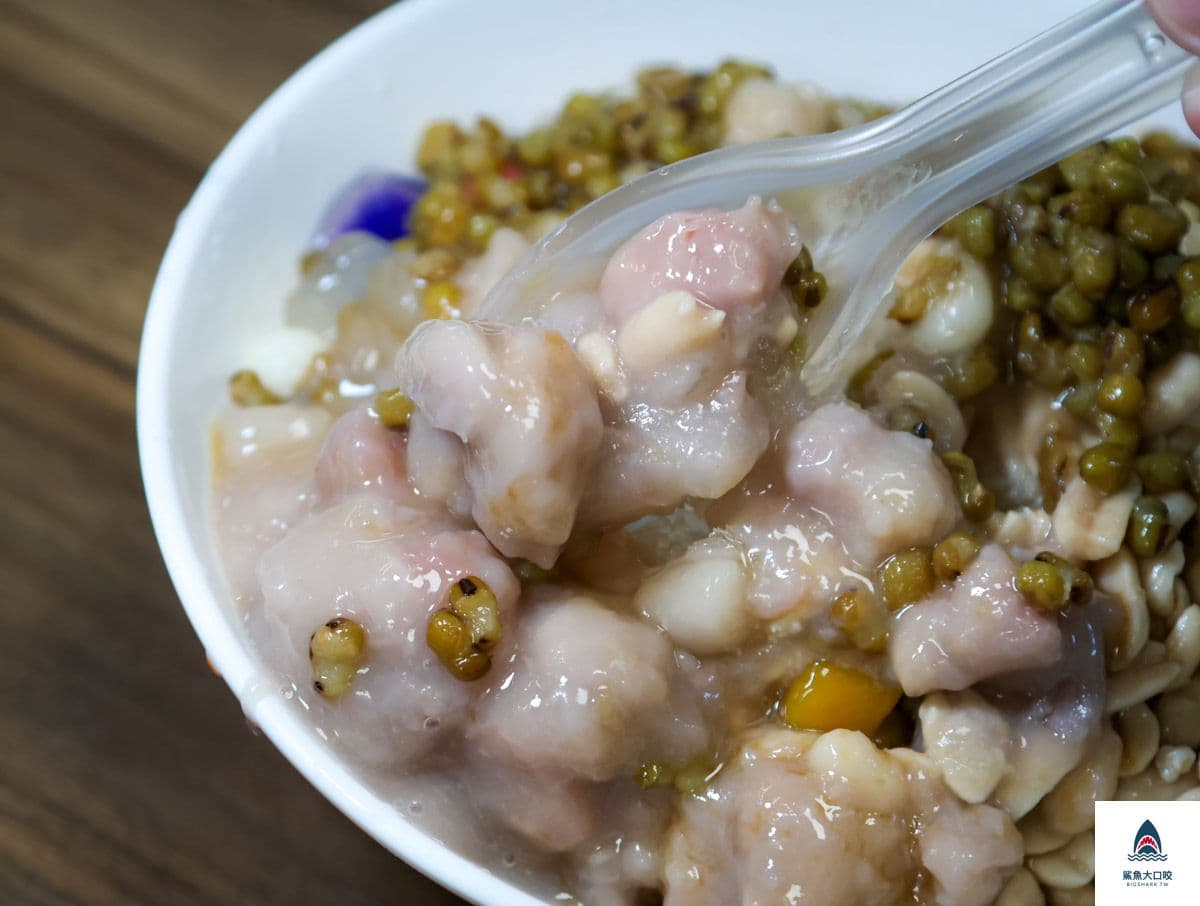 通通排隊夯翻!南機場夜市8必吃:限量草莓麻糬、高CP值三拼飯、米其林潤餅 通通排隊夯翻!南機場夜市8必吃:限量草莓麻糬、高CP值三拼飯、米其林潤餅