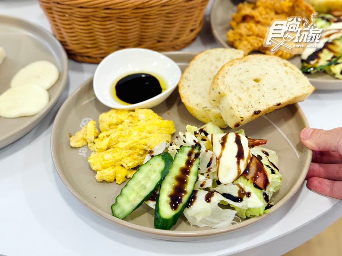 最低45元起!「Q Burger」吳寶春聯名10款開箱,莫扎瑞拉起士堡、佛卡夏 最低45元起!「Q Burger」吳寶春聯名10款開箱,莫扎瑞拉起士堡、佛卡夏