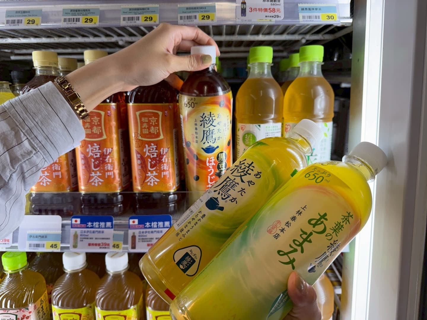 萊爾富變「台版LAWSON」?日本國民茶飲「綾鷹」新到貨、神級調味料,網友狂掃貨 萊爾富變「台版LAWSON」?日本國民茶飲「綾鷹」新到貨、神級調味料,網友狂掃貨