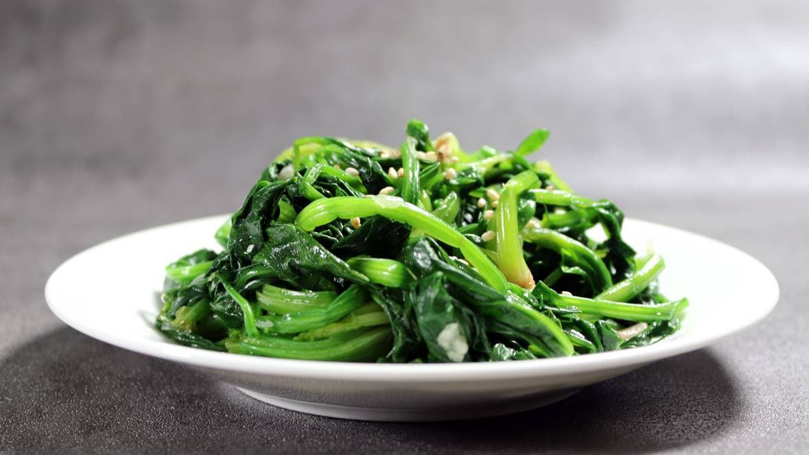菠菜農藥殘留最多!醫曝「正確清洗法」順序錯就白做,加碼5料理補鐵又美味