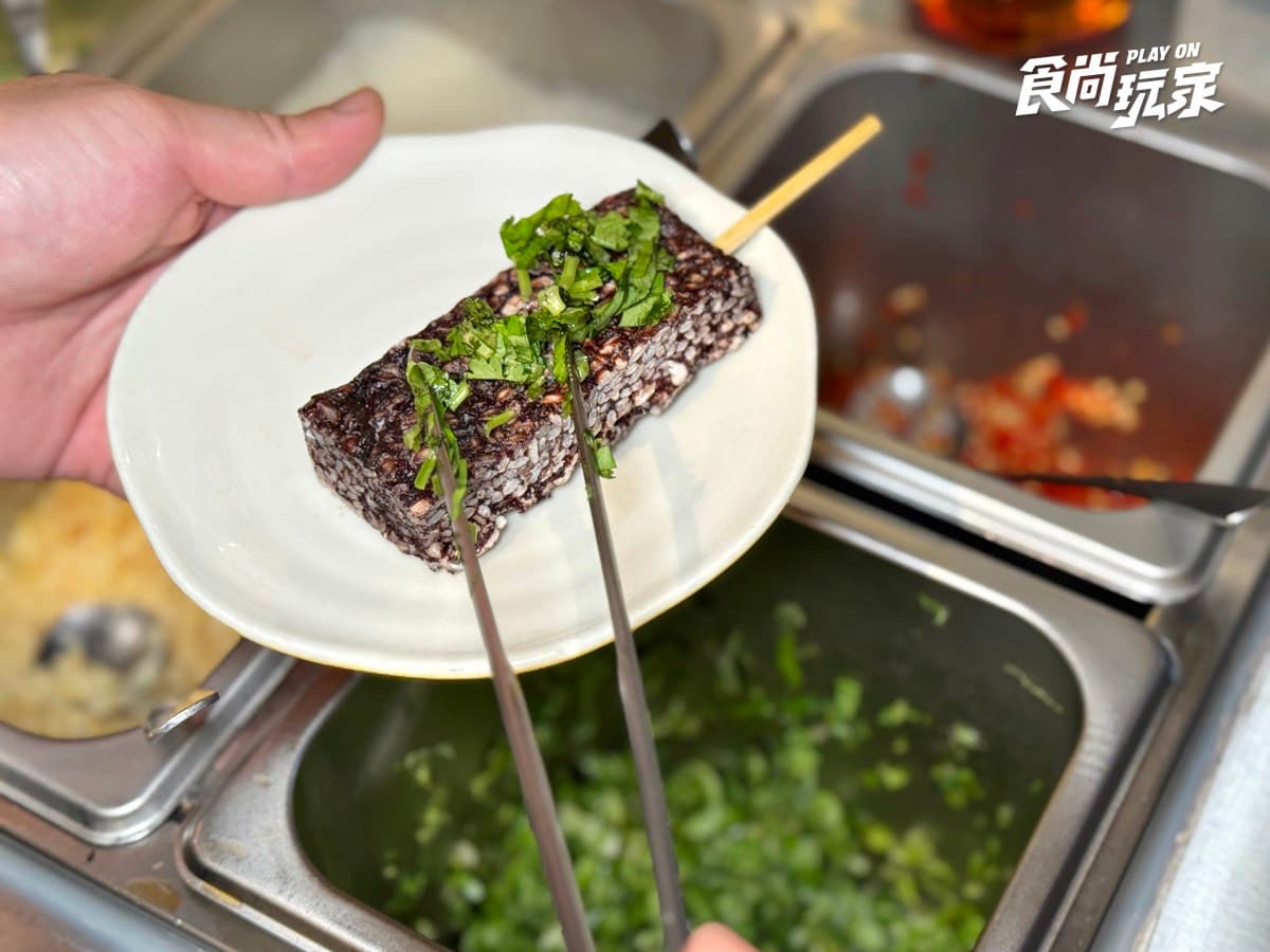59元起爽吃!高CP值鍋物「台味季」嗑炸卜肉、剝皮辣椒,免費送超Q紅馬娃娃 59元起爽吃!高CP值鍋物「台味季」嗑炸卜肉、剝皮辣椒,免費送超Q紅馬娃娃