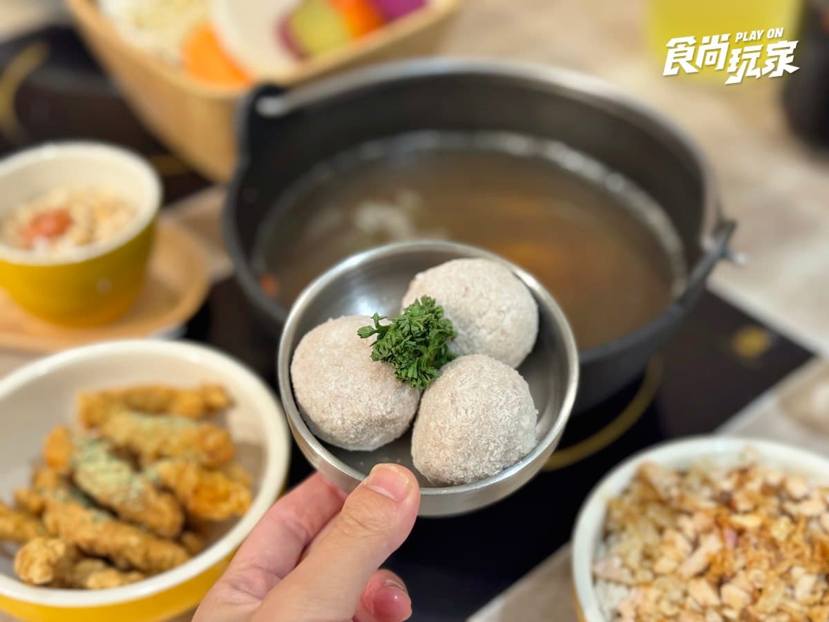 59元起爽吃!高CP值鍋物「台味季」嗑炸卜肉、剝皮辣椒,免費送超Q紅馬娃娃 59元起爽吃!高CP值鍋物「台味季」嗑炸卜肉、剝皮辣椒,免費送超Q紅馬娃娃