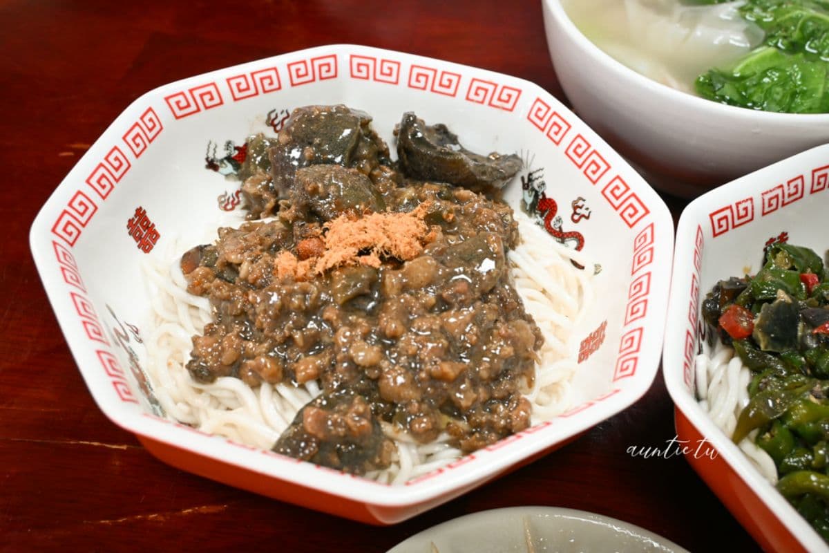 不只吳興街查記!老饕最愛「台北皮蛋麵」是這家,鮮香辣椒拌麵每一口都夠味 不只吳興街查記!老饕最愛「台北皮蛋麵」是這家,鮮香辣椒拌麵每一口都夠味