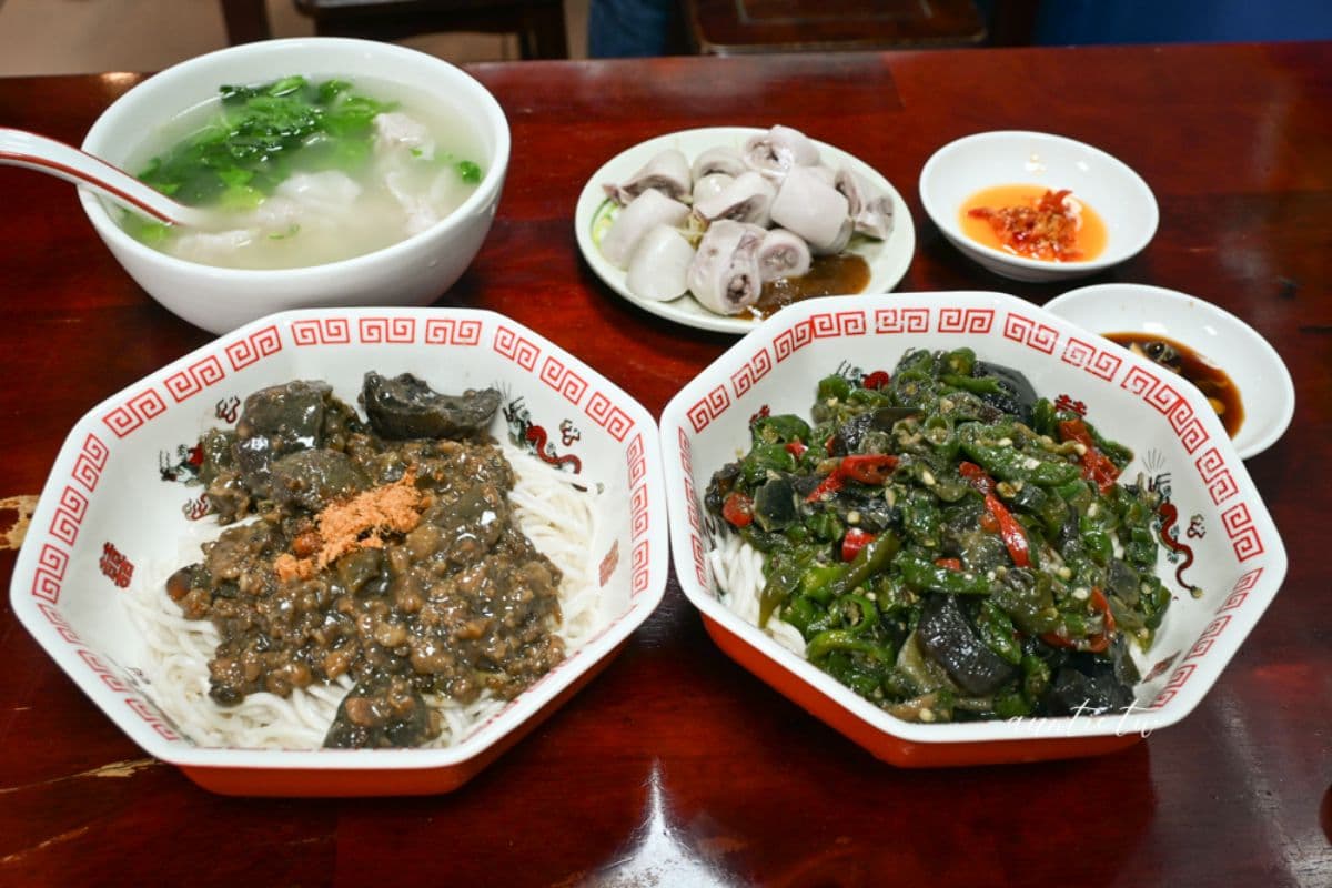 不只吳興街查記!老饕最愛「台北皮蛋麵」是這家,鮮香辣椒拌麵每一口都夠味 不只吳興街查記!老饕最愛「台北皮蛋麵」是這家,鮮香辣椒拌麵每一口都夠味