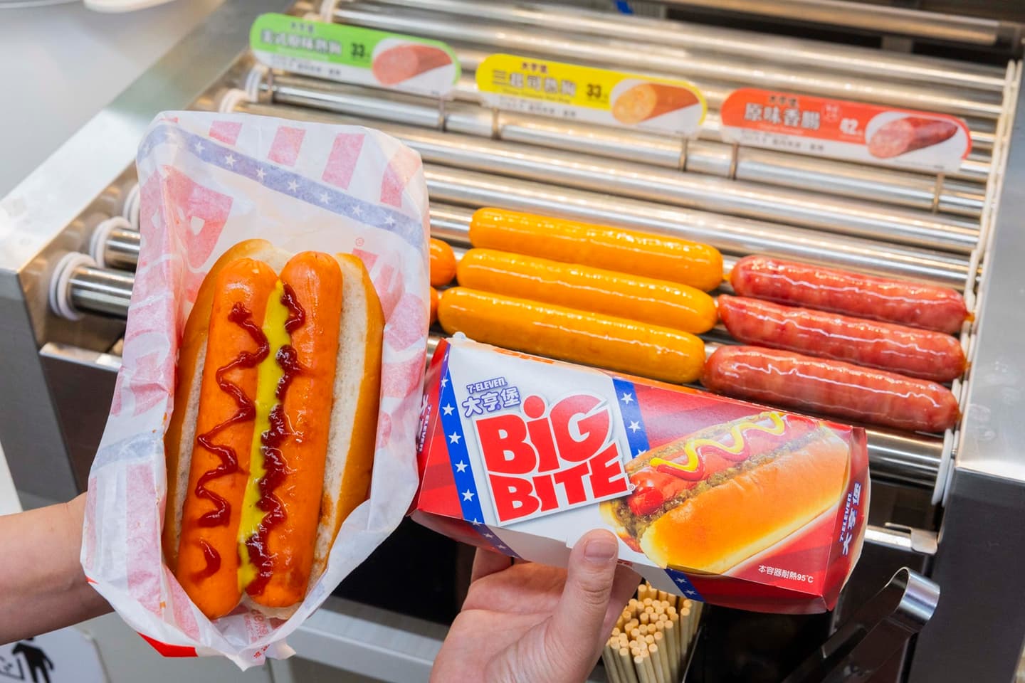 超Q「吉伊卡哇麻糬」搶翻!7-11話題新品:嘉義風涼麵、雙狗堡、早餐店奶茶 超Q「吉伊卡哇麻糬」搶翻!7-11話題新品:嘉義風涼麵、雙狗堡、早餐店奶茶