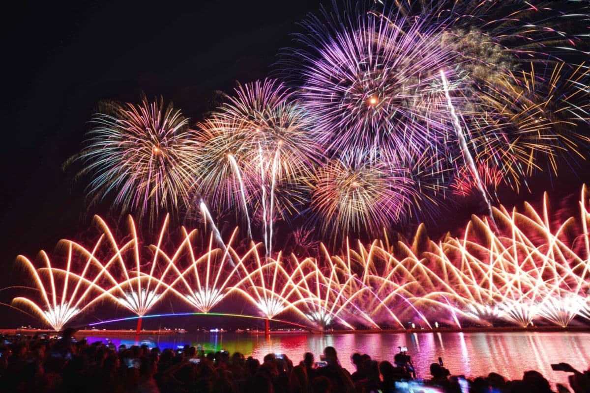 2026春夏線上旅展優惠!開搶機票、住宿最低99元,香港4天3夜8888元起 線上旅展99元優惠盲盒!銅板價買雙人機票、香港自由行,玩歐洲折2.5萬元