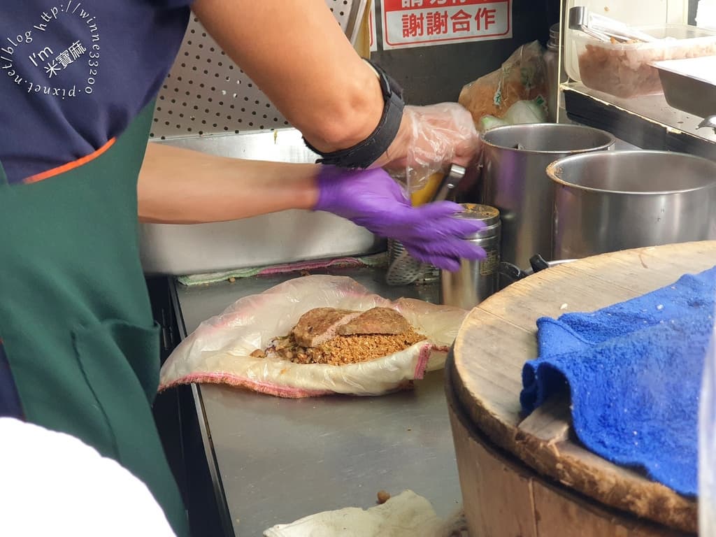 板橋35元「巨無霸NG飯糰」爆紅!驚人份量+銅板價格太佛心,吃1顆飽到中午 板橋35元「巨無霸NG飯糰」爆紅!驚人份量+銅板價格太佛心,吃1顆飽到中午