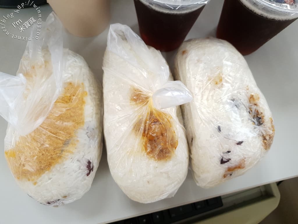 板橋35元「巨無霸NG飯糰」爆紅!驚人份量+銅板價格太佛心,吃1顆飽到中午 板橋35元「巨無霸NG飯糰」爆紅!驚人份量+銅板價格太佛心,吃1顆飽到中午