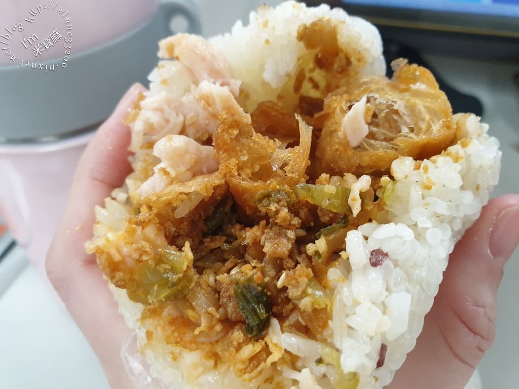板橋35元「巨無霸NG飯糰」爆紅!驚人份量+銅板價格太佛心,吃1顆飽到中午 板橋35元「巨無霸NG飯糰」爆紅!驚人份量+銅板價格太佛心,吃1顆飽到中午