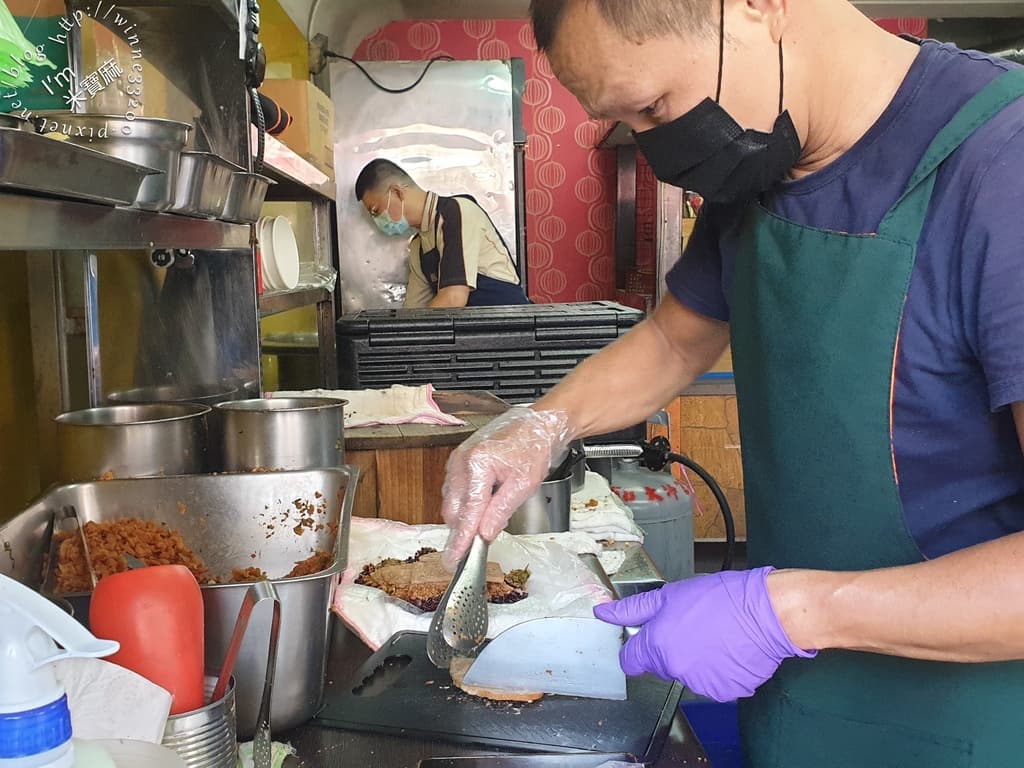 板橋35元「巨無霸NG飯糰」爆紅!驚人份量+銅板價格太佛心,吃1顆飽到中午 板橋35元「巨無霸NG飯糰」爆紅!驚人份量+銅板價格太佛心,吃1顆飽到中午