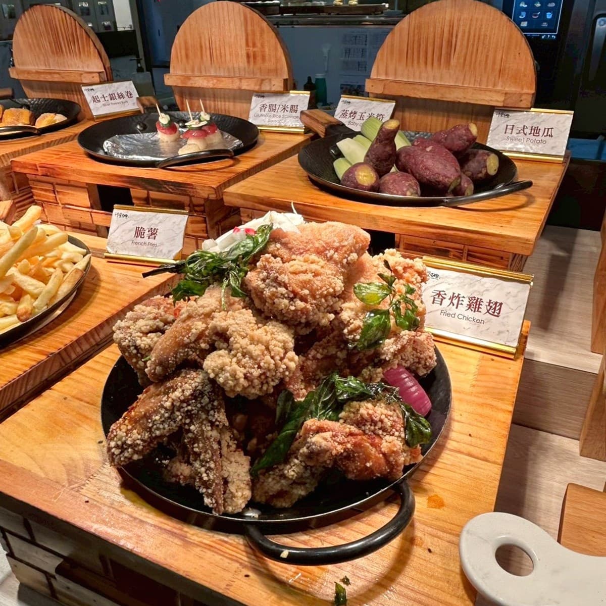 469元起火鍋吃到飽!200款海鮮肉品+自助吧暢吃,免費吃哈根達斯雪糕 469元起火鍋吃到飽!200款海鮮肉品+自助吧暢吃,免費吃哈根達斯雪糕