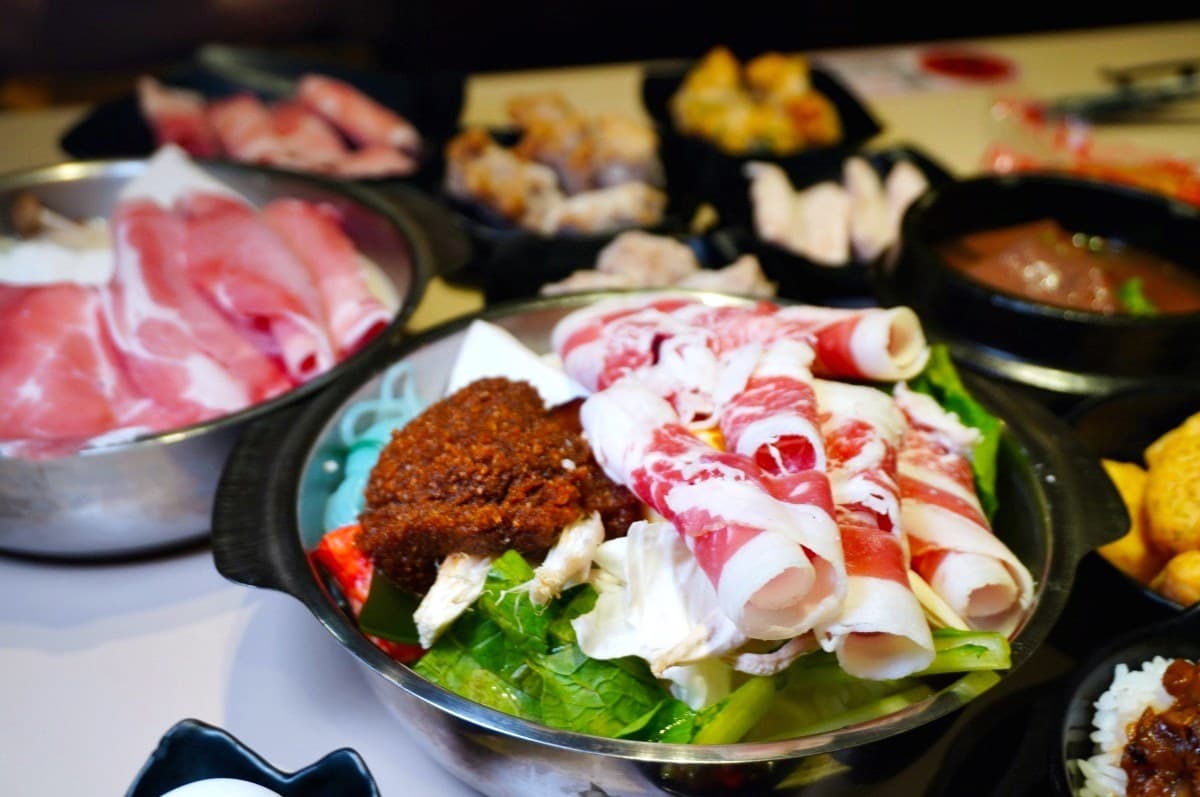 178元起吃到飽!4.8星「平價火鍋」滷肉飯、零食、泡麵牆無限,飲料甜點暢吃 178元起吃到飽!4.8星「平價火鍋」滷肉飯、零食、泡麵牆無限,飲料甜點暢吃