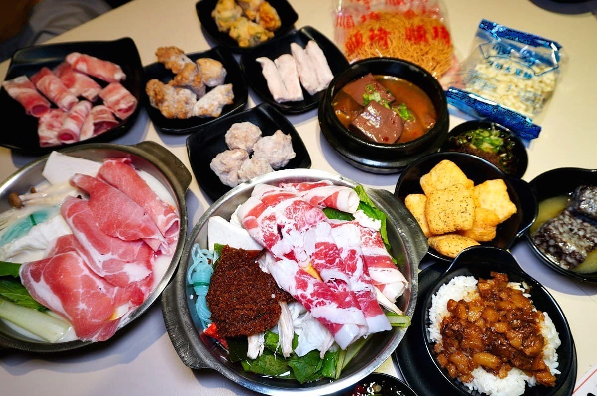 178元起吃到飽!4.8星「平價火鍋」滷肉飯、零食、泡麵牆無限,飲料甜點暢吃 178元起吃到飽!4.8星「平價火鍋」滷肉飯、零食、泡麵牆無限,飲料甜點暢吃