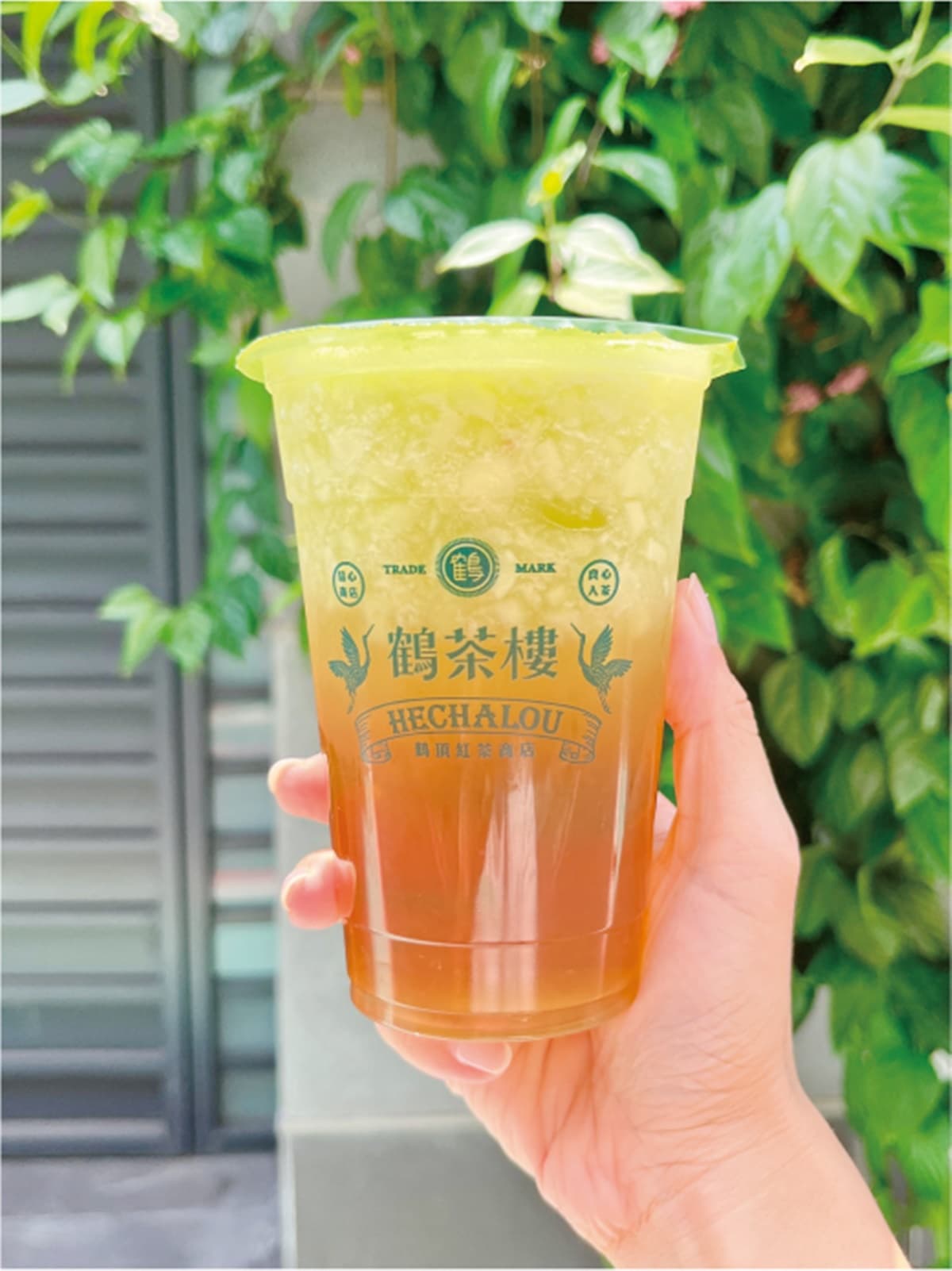 得正520開喝「紅心芭樂烏龍奶昔」!喝奶昔送唇釉,鶴茶樓香瓜飲買一送一 得正520開喝「紅心芭樂烏龍奶昔」!喝奶昔送唇釉,鶴茶樓香瓜飲買一送一