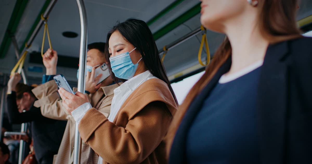 搭公車選位有學問!耳鼻喉科醫師點名這2個位置,較不容易被傳感冒 搭公車選位有學問!耳鼻喉科醫師點名這2個位置,較不容易被傳感冒