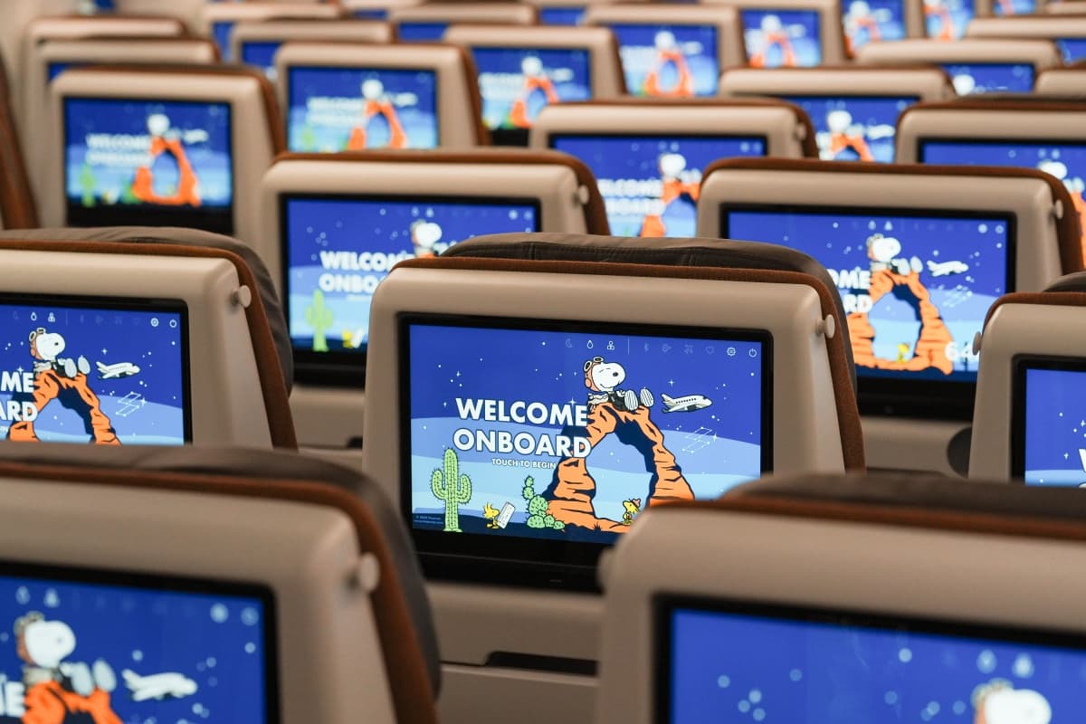 星宇航空Snoopy主題航班7/1登場!全新機上餐大阪燒、手毬壽司、蜷尾家冰淇淋一次看 史努比控衝了!星宇航空最新Snoopy航班登場,7-11聯名福袋同步開搶