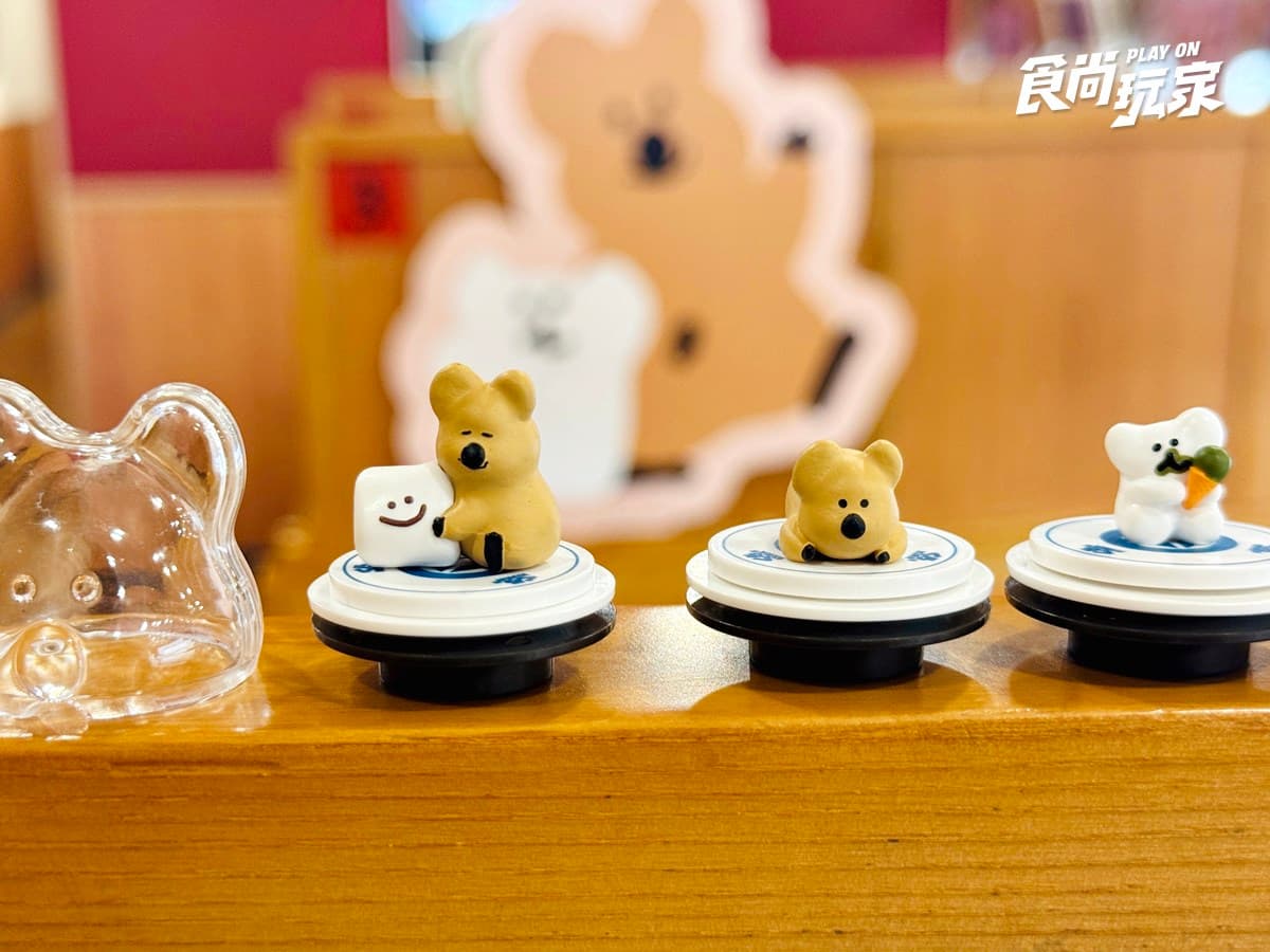「藏壽司X矮袋鼠」聯名!13款超Q扭蛋、限定餐點曝,加碼搶壽司買一送一 「藏壽司X矮袋鼠」聯名!13款超Q扭蛋、限定餐點曝,加碼搶壽司買一送一