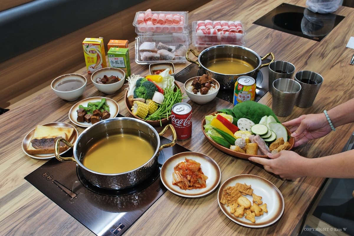 170元隱藏版宵夜吃到飽!Hotel賣小火鍋,超過20種食材、鴨血、滷肉飯 170元隱藏版宵夜吃到飽!Hotel賣小火鍋,超過20種食材、鴨血、滷肉飯