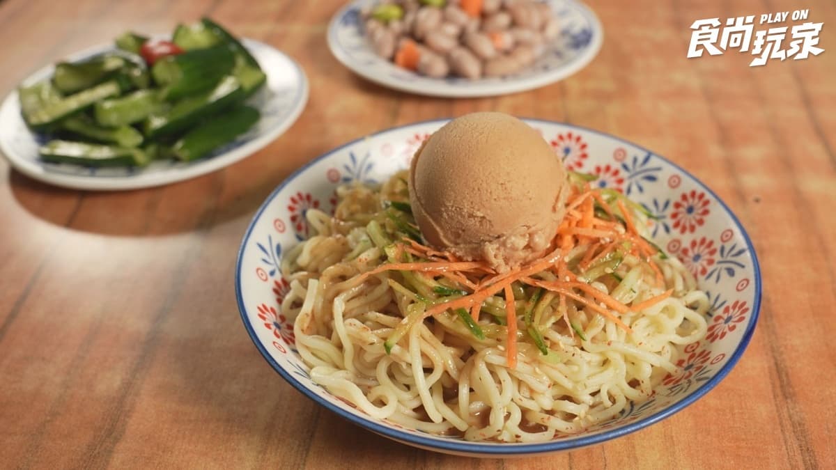 涼麵尬冰淇淋太衝擊!宜蘭8間隱藏小吃:陶碗滷肉飯、百年手打綿綿冰必吃 涼麵尬冰淇淋太衝擊!宜蘭8間隱藏小吃:陶碗滷肉飯、百年手打綿綿冰必吃