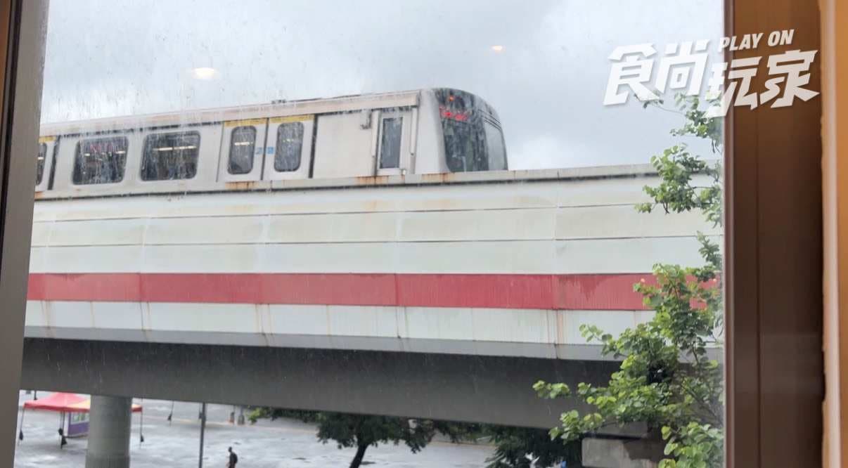 台北隱藏版鐵道樂園!捷運站旁就能開火車,飲料還由湯瑪士親自送上桌 台北隱藏版鐵道樂園!捷運站旁就能開火車,飲料還由湯瑪士親自送上桌