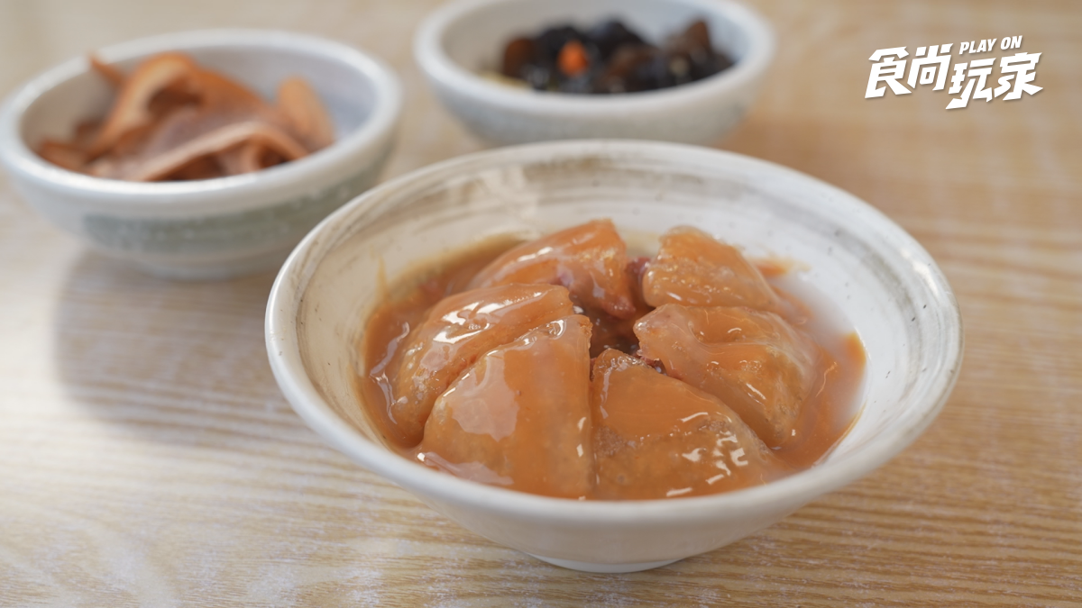 台中派還是彰化派?8家中部隱藏版古早味小吃大PK:極臭臭豆腐、隱藏版三角骨 台中派還是彰化派?8家中部隱藏版古早味小吃大PK:極臭臭豆腐、隱藏版三角骨
