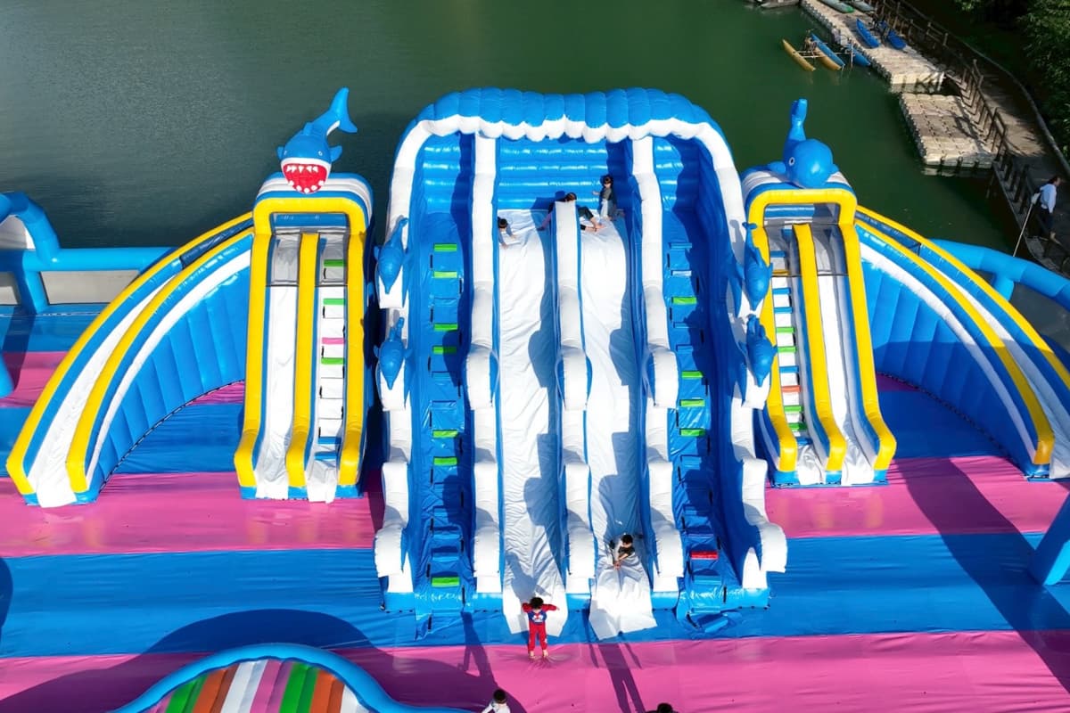 全台首座環湖充氣城堡!長埤湖打造300坪水上氣墊樂園,50元入園賞湖景步道 全台首座環湖充氣城堡!長埤湖打造300坪水上氣墊樂園,50元入園賞湖景步道