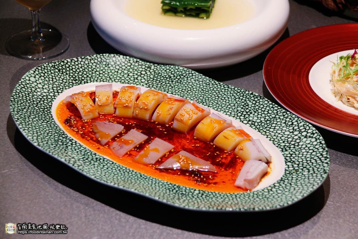 碳佐麻里跨界中式料理!台南全新高空餐廳開幕,霸王龍蝦、紅蟳煲必吃 碳佐麻里跨界中式料理!台南全新高空餐廳開幕,霸王龍蝦、紅蟳煲必吃