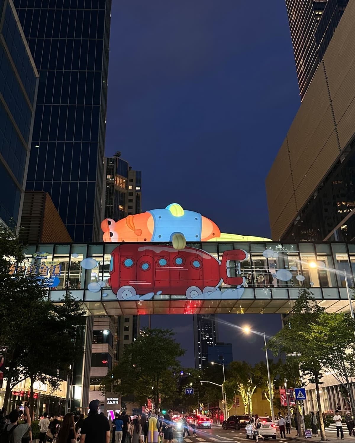 比奇堡居民陪你等公車!海綿寶寶快閃展,派大星噴泉、章魚哥賣冰&百隻厭世魚 比奇堡居民陪你等公車!海綿寶寶快閃展,派大星噴泉、章魚哥賣冰&百隻厭世魚
