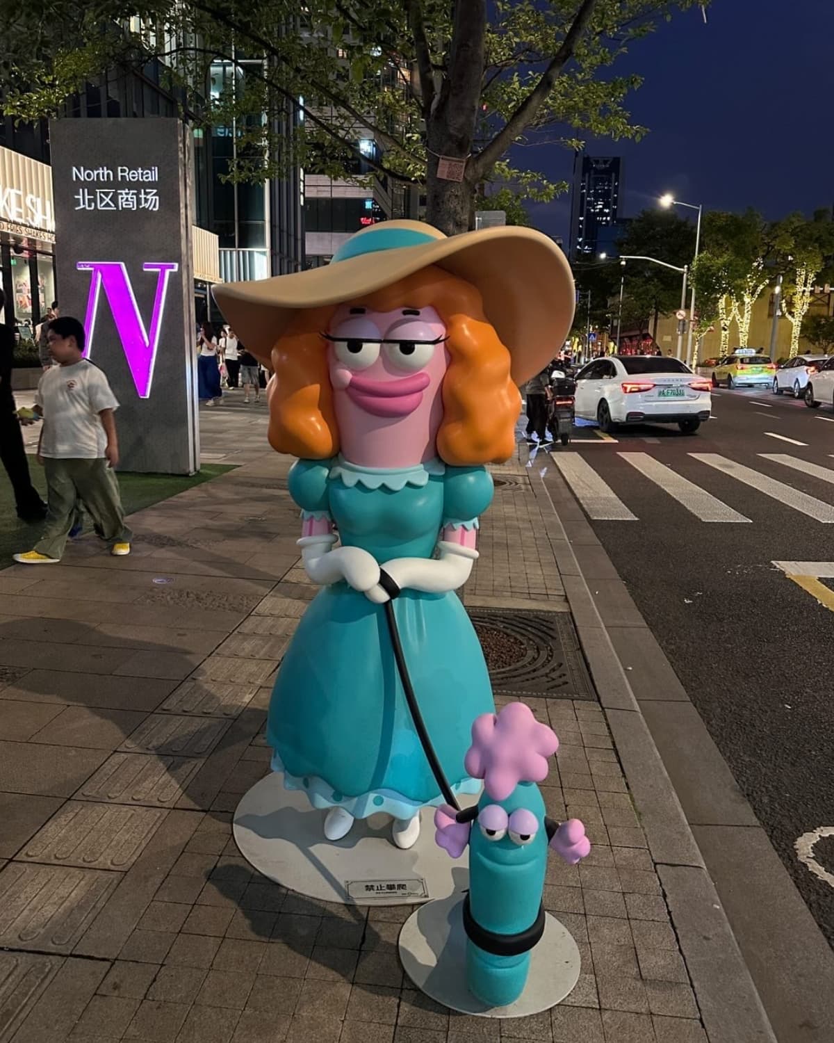 比奇堡居民陪你等公車!海綿寶寶快閃展,派大星噴泉、章魚哥賣冰&百隻厭世魚 比奇堡居民陪你等公車!海綿寶寶快閃展,派大星噴泉、章魚哥賣冰&百隻厭世魚