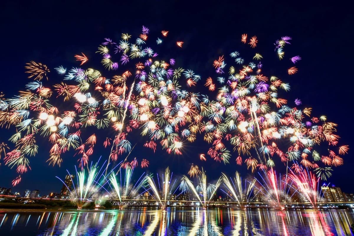 大稻埕煙火登場!20分鐘煙火×無人機、蜘蛛人6大打卡點、交通攻略一次看 大稻埕煙火登場!20分鐘煙火×無人機、蜘蛛人6大打卡點、交通攻略一次看