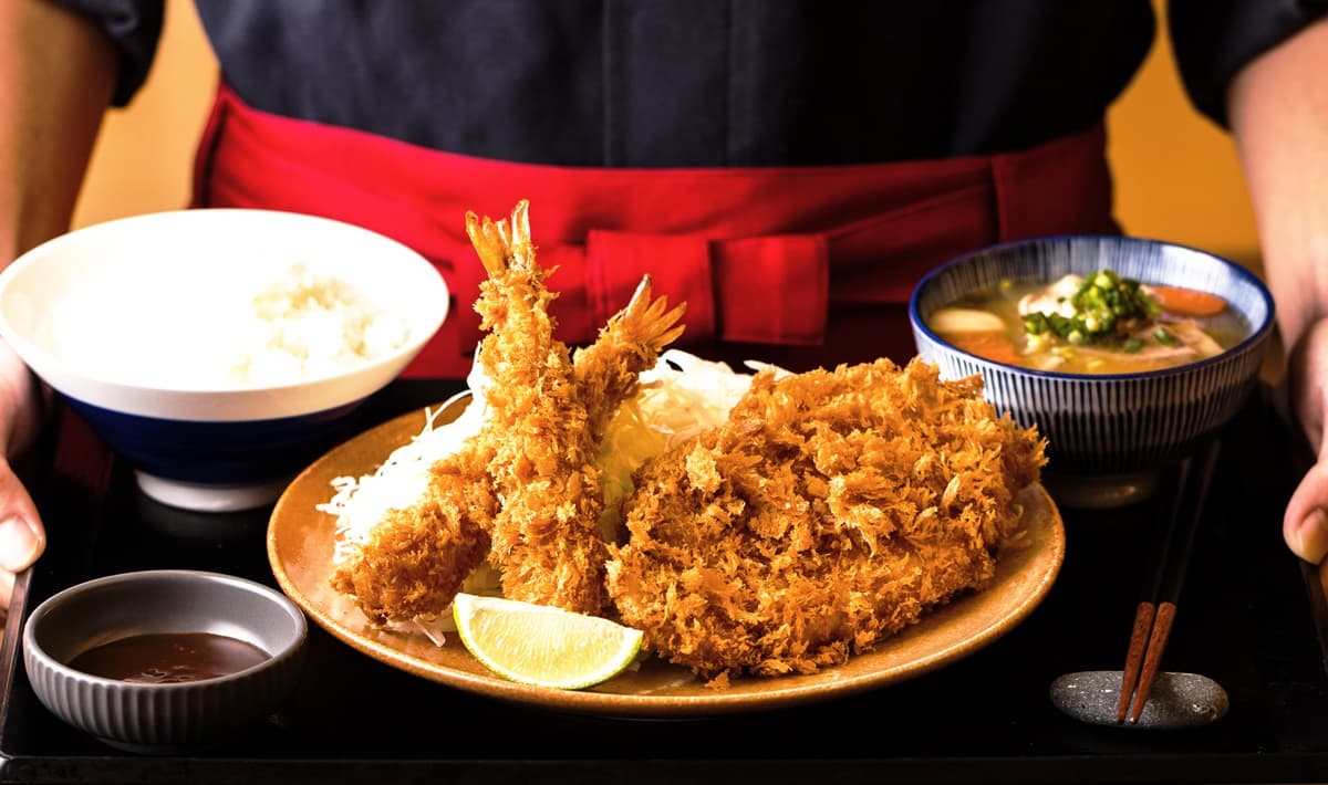 吉豚屋「雞排丼買一送一」來了!260元爽吃竹筴魚套餐,彌生軒送唐揚炸雞 吉豚屋「雞排丼買一送一」來了!260元爽吃竹筴魚套餐,彌生軒送唐揚炸雞