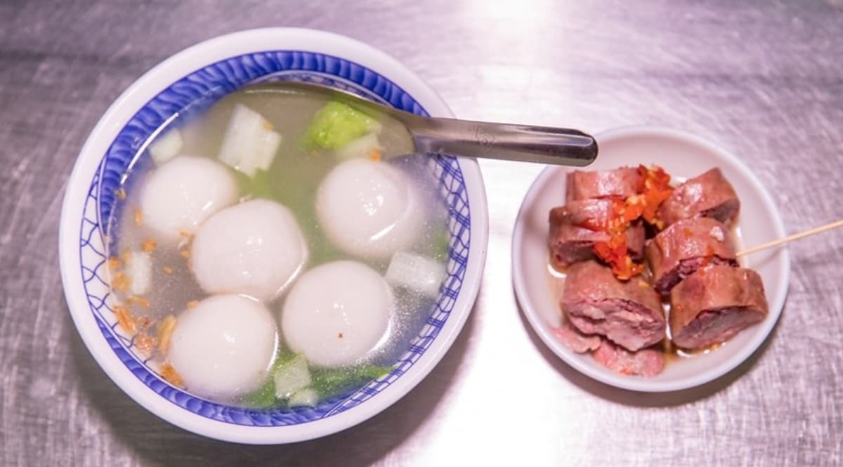 基隆美食推薦26家!基隆最強營養三明治、廟口百年滷肉飯、爆量鮮蚵飯 基隆美食推薦:基隆鹹湯圓豬肝腸