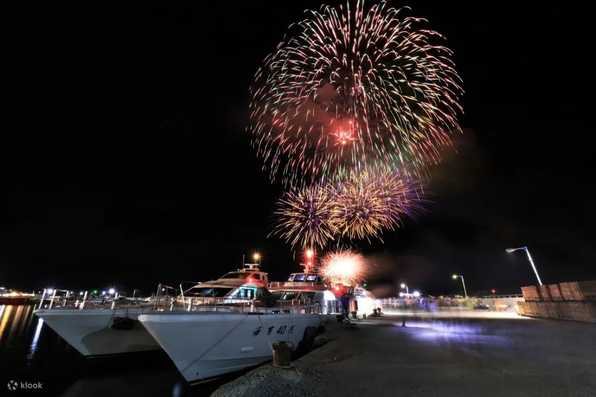 暑假衝離島!6大必玩玩法懶人包,花火節、海龜共游、藍眼淚、跳島行程一次看 暑假衝離島!6大必玩玩法懶人包,花火節、海龜共游、藍眼淚、跳島行程一次看