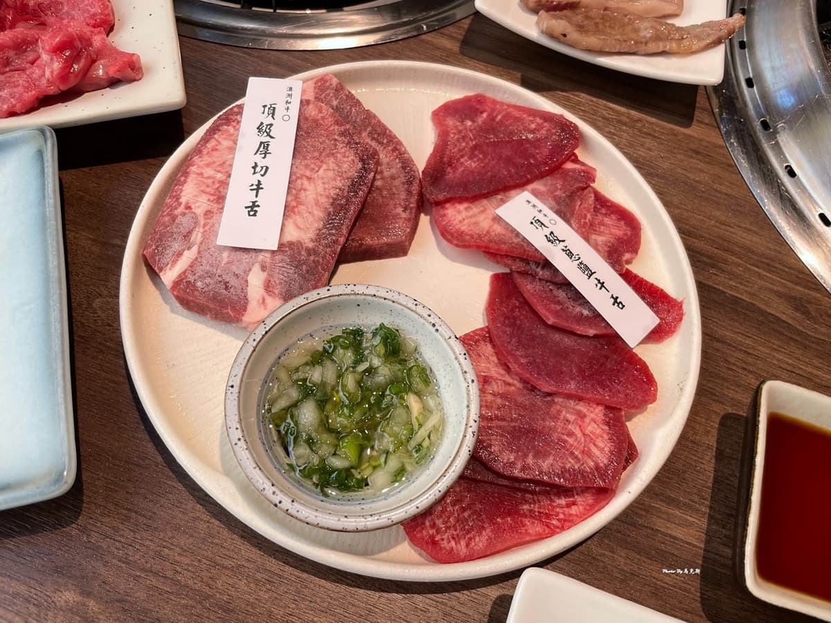 999元吃到飽!台中「銀山燒肉」無限供應和牛、壽喜燒、珍奶,壽星9折優惠 999元吃到飽!台中「銀山燒肉」無限供應和牛、壽喜燒、珍奶,壽星9折優惠