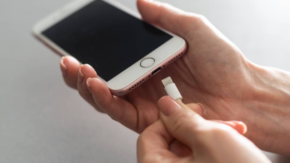 為什麼手機電量掉很快?專家曝「5大密技」延長續航力:螢幕朝下也有用