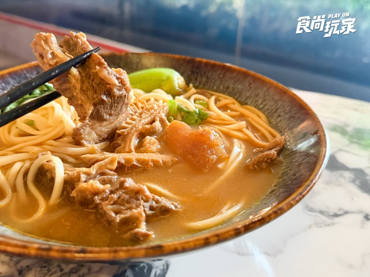張孝全也來過!民生社區美食「華國私廚」打造酒吧,牛肉麵、日本生蠔必吃 張孝全也來過!民生社區美食「華國私廚」打造酒吧,牛肉麵、日本生蠔必吃