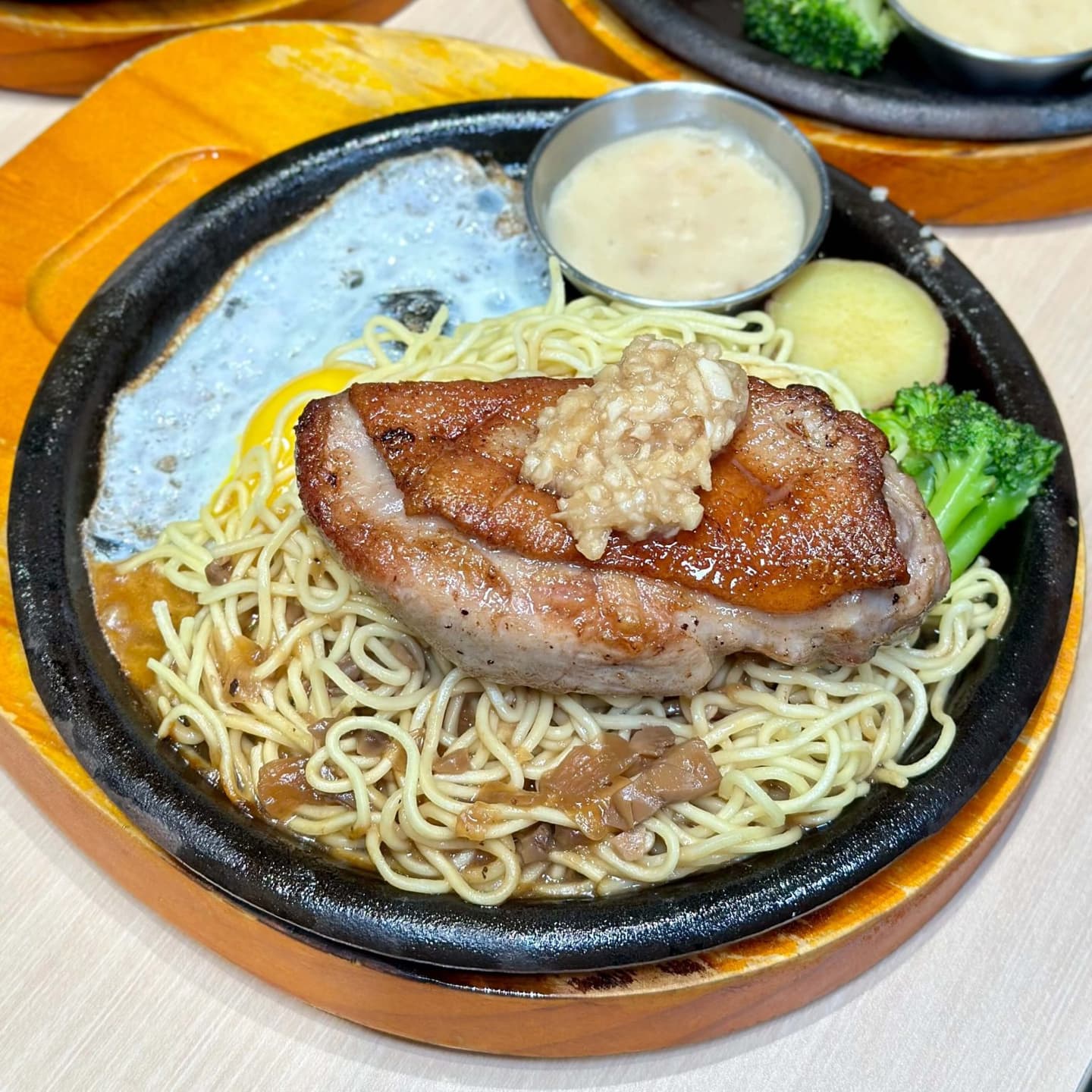 190元自助吧吃到飽!台中最新牛排館推薦,披薩、豆花、霜淇淋無限供應 190元自助吧吃到飽!台中最新牛排館推薦,披薩、豆花、霜淇淋無限供應