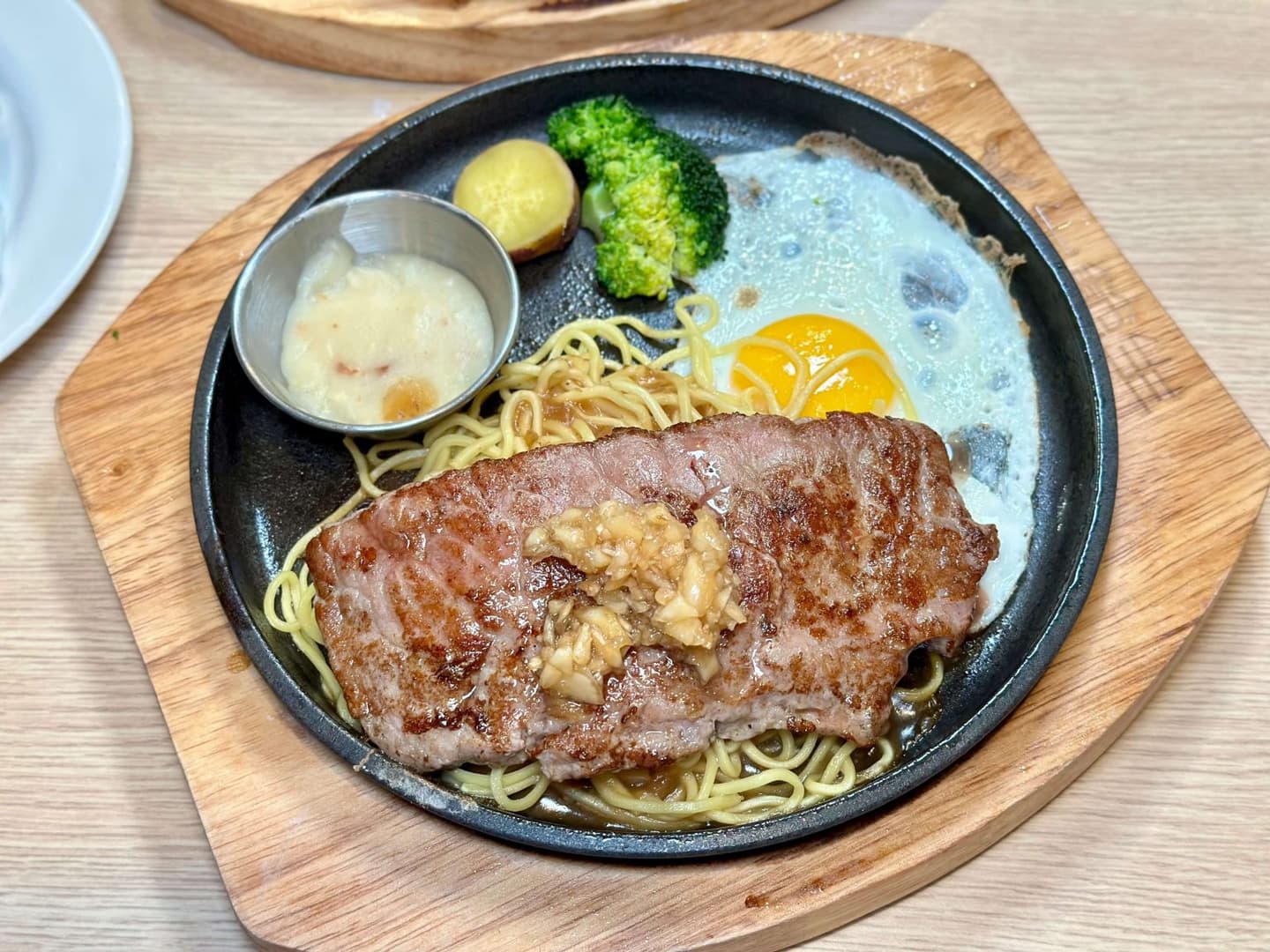 190元自助吧吃到飽!台中最新牛排館推薦,披薩、豆花、霜淇淋無限供應 190元自助吧吃到飽!台中最新牛排館推薦,披薩、豆花、霜淇淋無限供應