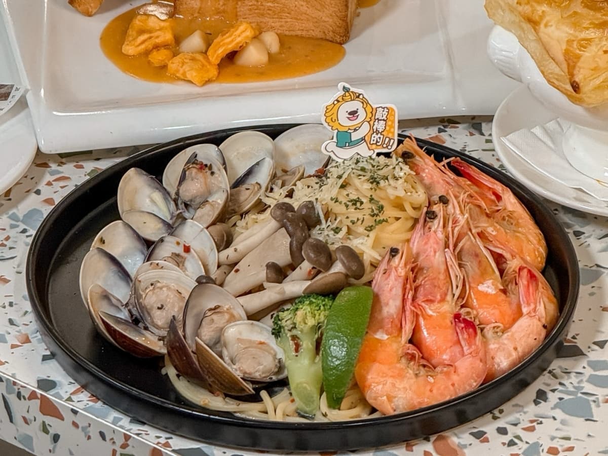 【港都雄好呷】送義式鮮奶油布蕾!NU PASTA 18道新品上桌,酥炸整隻魷魚超吸睛 【港都雄好呷】送義式鮮奶油布蕾!NU PASTA 18道新品上桌,酥炸整隻魷魚超吸睛