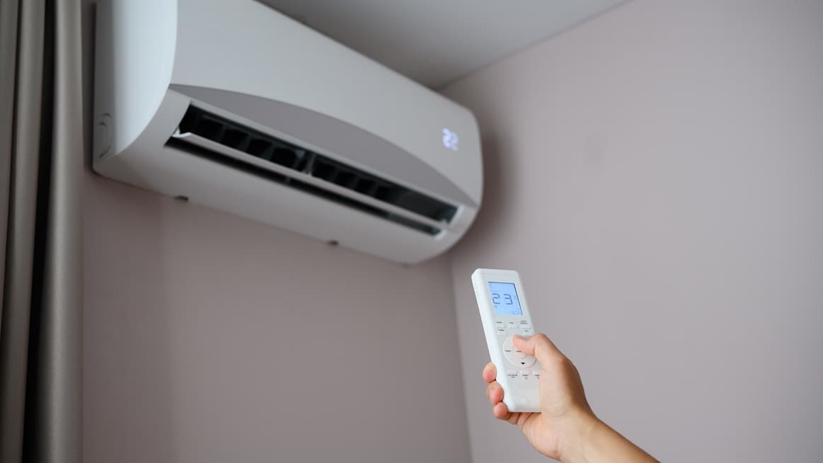 開冷氣別急著調低溫度!開機後先按「1設定」有效降溫,涼更快又省電